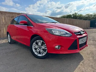 Begagnad Ford Focus Titanium 125 HK (91 kW) 2013 Röd Halvkombi