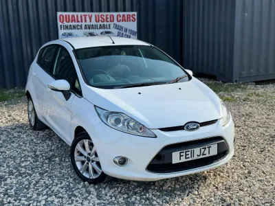 Used Ford Fiesta Zetec 70 HP (51 kW) 2011 White Hatchback