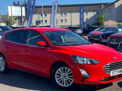Używany Ford Focus Titanium 125 KM (91 kW) 2022 Czerwony Hatchback