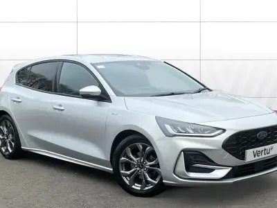 Używany Ford Focus ST-Line 125 KM (91 kW) 2023 Srebrny Hatchback