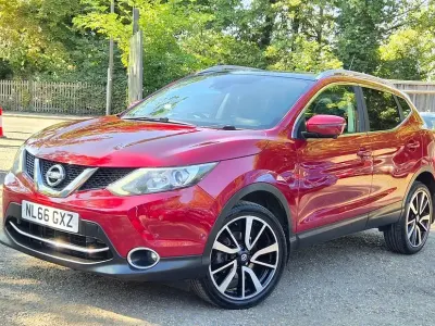 Used Nissan Qashqai Tekna 110 HP (80 kW) 2016 Red SUV