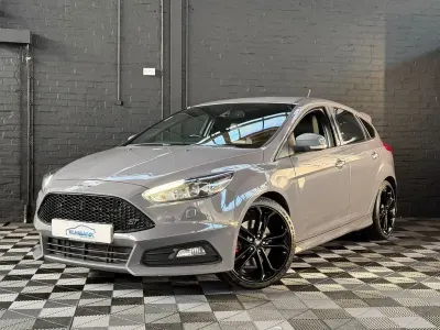 Begagnad Ford Focus ST 185 HK (136 kW) 2018 Grå Halvkombi