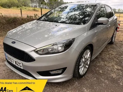 Used Ford Focus ST-Line 125 HP (91 kW) 2017 Silver Hatchback