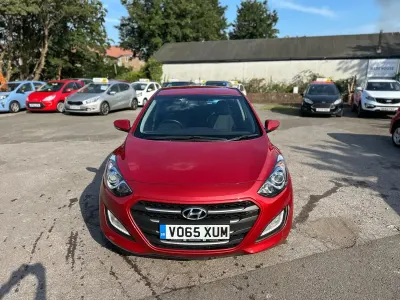 Used Hyundai i30 SE 108 HP (79 kW) 2015 Red Hatchback