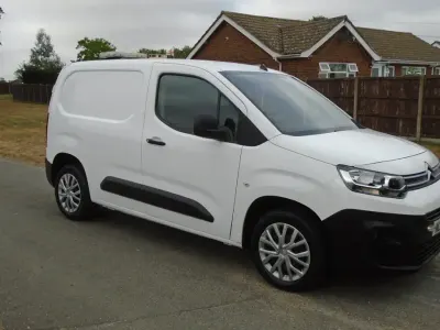 Used Citroën Berlingo Start 100 HP (73 kW) 2019 White MPV