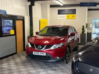 Used Nissan Qashqai N-TEC 110 HP (80 kW) 2016 Red SUV