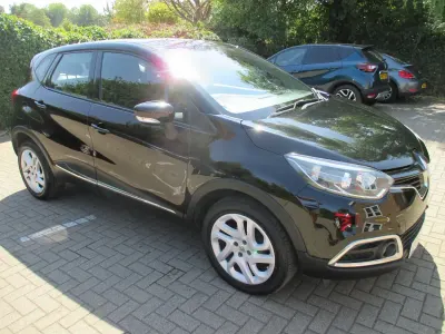 Used Renault Captur Dynamique 90 HP (66 kW) 2016 Black SUV
