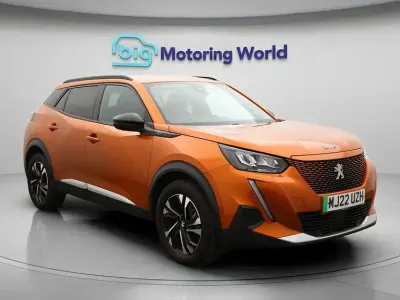 Używany Peugeot e-2008 Allure Premium 100 kW (136 KM) 2022 SUV