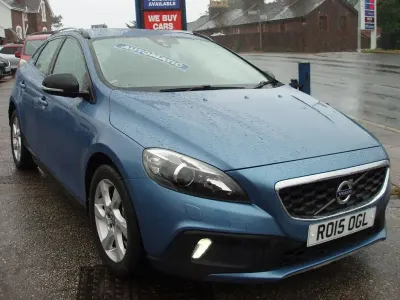 Used Volvo V40 120 HP (88 kW) 2015 Blue Hatchback
