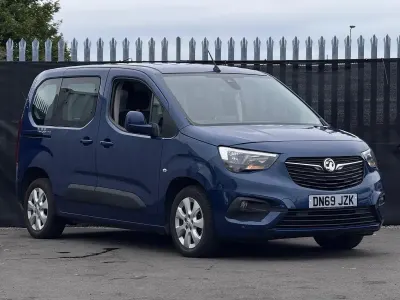 Used Vauxhall Combo S 100 HP (73 kW) 2019 Blue MPV