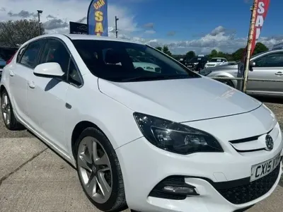 Używany Vauxhall Astra Edition 136 KM (100 kW) 2015 Biały Hatchback