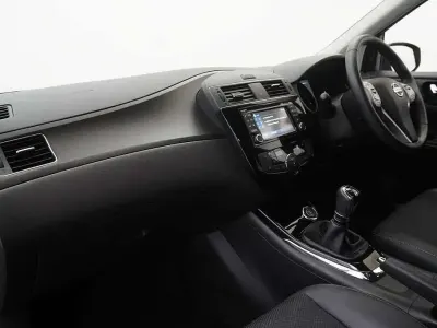 Used Nissan Pulsar N-Connecta 115 HP (84 kW) 2017 Grey Hatchback