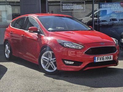Begagnad Ford Focus Zetec 123 HK (90 kW) 2016 Röd Halvkombi