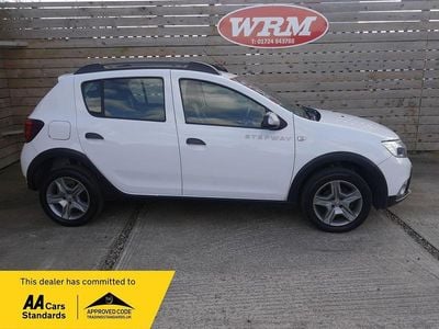 Used Dacia Sandero Lauréate 90 HP (66 kW) 2017 White Hatchback