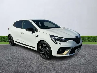 Used Renault Clio V Engineered 145 HP (106 kW) 2023 White  Hatchback