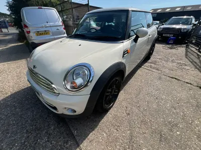 Used Mini Cooper D Hatch 2011 White Hatchback