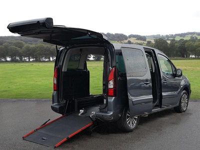 Used Peugeot TePee Allure 100 HP (73 kW) 2016 Grey MPV