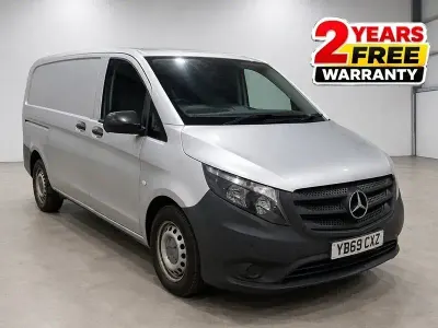 Usado Mercedes Vito 102 HP (75 kW) 2019 Prateado Van