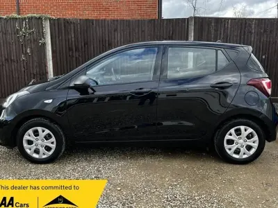 Usado Hyundai i10 67 CV (49 kW) 2018 Negro Utilitario