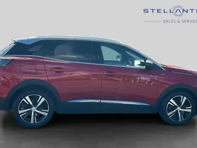Used Peugeot 3008 Premium 222 HP (163 kW) 2021 Red SUV