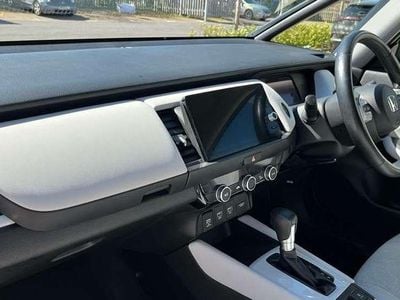 Begagnad Honda Jazz Hybrid 109 HK (80 kW) 2023 Grå Halvkombi