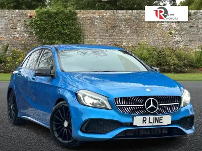 Begagnad Mercedes A200 AMG Line Premium 2017 Blå Halvkombi
