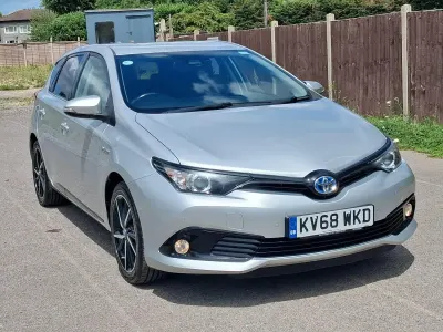Used Toyota Auris Hybrid Design 136 HP (100 kW) 2018 Silver Hatchback