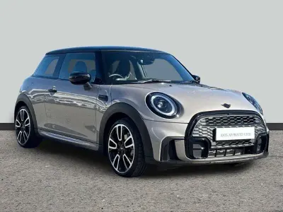 Usado Mini Cooper Hatch 134 HP (98 kW) 2024 Cinzento Citadino
