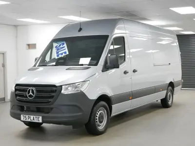Nowe Mercedes Sprinter 150 KM (110 kW) 2025 Srebrny Van
