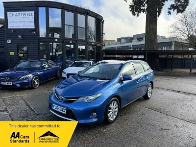 Usado Toyota Auris 90 HP (66 kW) 2014 Azul Carrinha