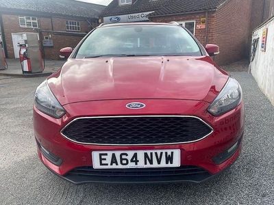 Used Ford Focus Zetec 125 HP (91 kW) 2014 Metallic candy red Estate