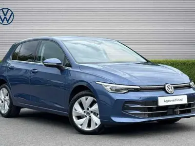 Begagnad VW Golf VIII Style 204 HK (150 kW) 2025 Blå Halvkombi