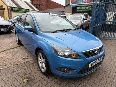 Begagnad Ford Focus Zetec 99 HK (72 kW) 2009 Blå Halvkombi