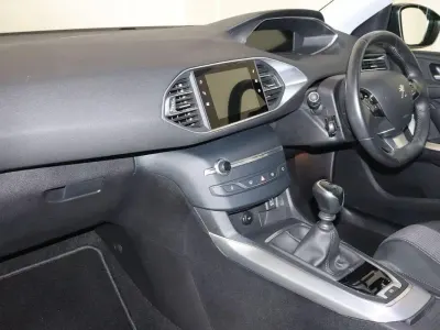 Used Peugeot 308 Allure 129 HP (94 kW) 2021 Black Hatchback