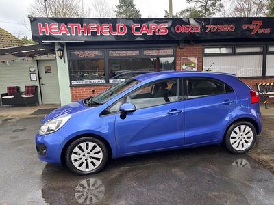 Used Kia Rio 107 HP (78 kW) 2013 Blue Hatchback