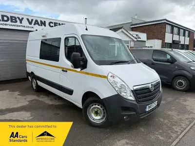 Begagnad Vauxhall Movano 130 HK (95 kW) 2019 Vit Minibuss