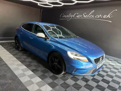 Used Volvo V40 R-Design 120 HP (88 kW) 2017 Blue Hatchback