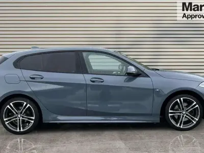 Usado BMW 118 M Sport 136 HP (100 kW) 2021 Cinzento Citadino