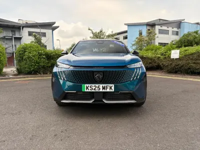 Second-hand Peugeot e-3008 GT 152 kW (207 CP) 2025 Albastru SUV