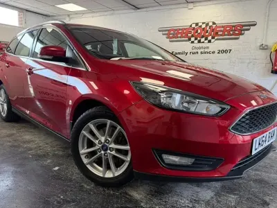 Used Ford Focus Zetec 125 HP (91 kW) 2015 Red Estate