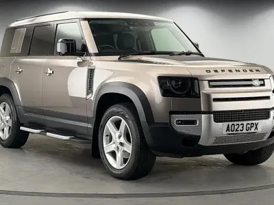Used Land Rover Defender SE 250 HP (183 kW) 2023 Lantau bronze SUV