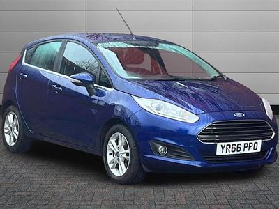 Used Ford Fiesta Zetec 100 HP (73 kW) 2016 Deep impact blue Hatchback