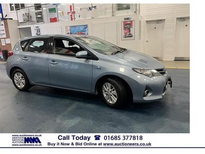 Blue Used 2014 Toyota Auris Hybrid Hatchback | £6,114