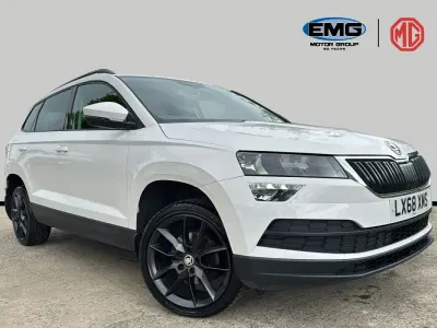 Usado Skoda Karoq SE 115 CV (84 kW) 2018 Blanco SUV