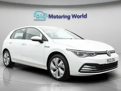 Usado VW Golf VII Style 130 HP (95 kW) 2021 Branco Citadino