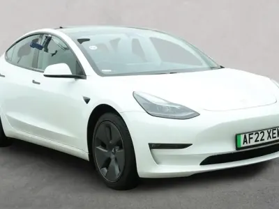 Używany Tesla Model 3 Long Range AWD 366 kW (498 KM) 2022 Biały Sedan/Limuzyna