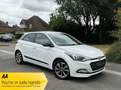 Used Hyundai i20 Premium 100 HP (73 kW) 2015 White Hatchback