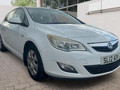 Used Vauxhall Astra 115 HP (84 kW) 2012 White Hatchback