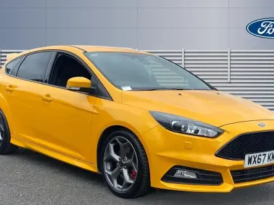 Used Ford Focus ST 185 HP (136 kW) 2017 Yellow Hatchback