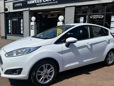 Begagnad Ford Fiesta Zetec 82 HK (60 kW) 2015 Vit Halvkombi